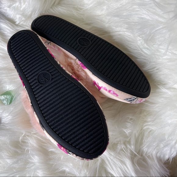 Victoria’s Secret Slippers Pink Faux Fur with Gift Bag 💕 - Picture 11 of 13